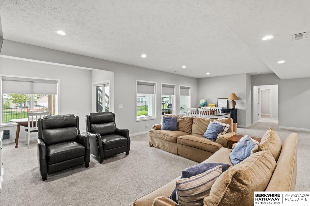 Omaha, Nebraska 68136, United States, 5 Bedrooms Bedrooms, ,3 BathroomsBathrooms,Residential,Active,139594