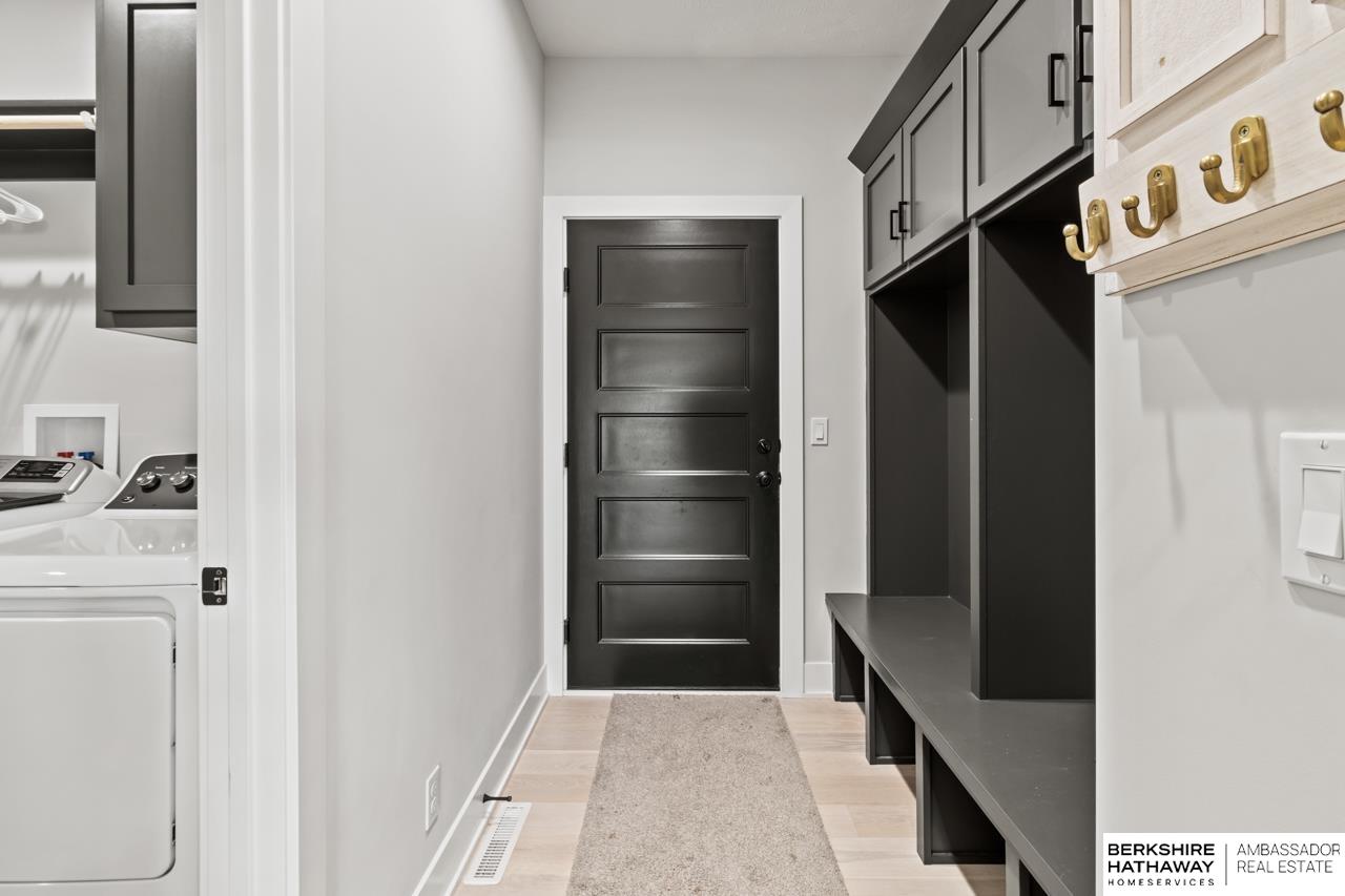 Omaha, Nebraska 68136, United States, 5 Bedrooms Bedrooms, ,3 BathroomsBathrooms,Residential,Active,139594