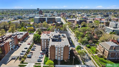 Photo of 500 S 37th Street #401, Omaha, NE 68105 (MLS # 22613391)