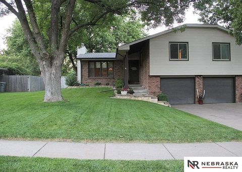 Photo of 6510 Applewood Drive, Lincoln, NE 68516 (MLS # 22603332)