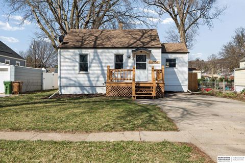 Photo of 2004 Main Street, Bellevue, NE 68005 (MLS # 22608562)