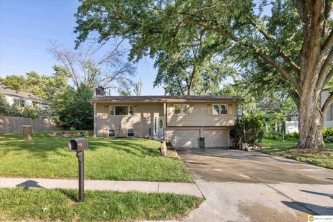 Photo of 1701 Cascio Drive, Omaha, NE 68005 (MLS # 22617985)