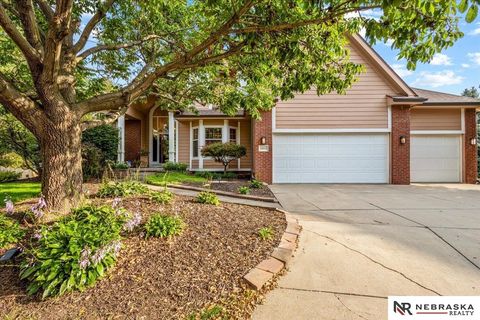 Photo of 14010 Browne Circle, Omaha, NE 68164 (MLS # 22525741)