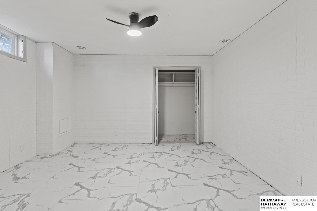 Omaha, Nebraska 68130, United States, 3 Bedrooms Bedrooms, ,2 BathroomsBathrooms,Residential,Pending,214926