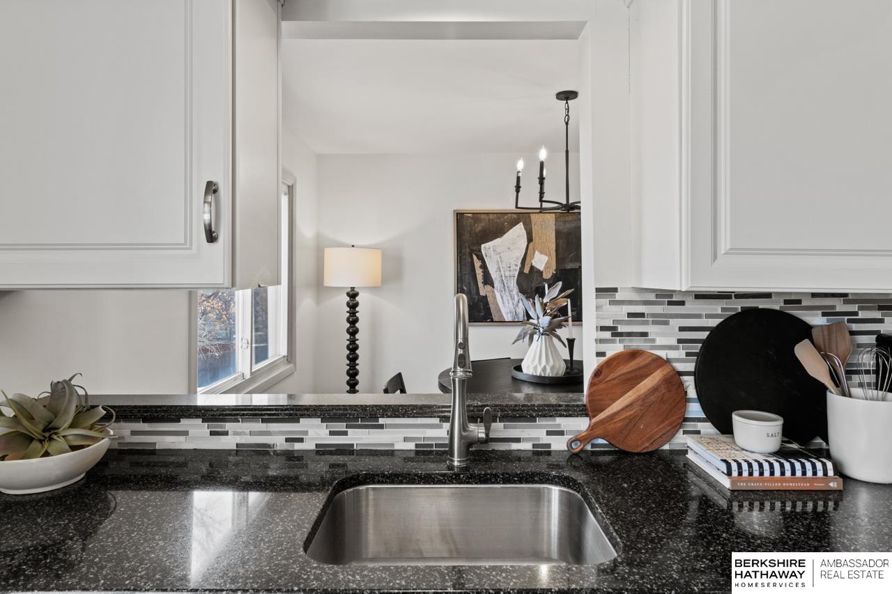 Omaha, Nebraska 68130, United States, 3 Bedrooms Bedrooms, ,2 BathroomsBathrooms,Residential,Pending,214926