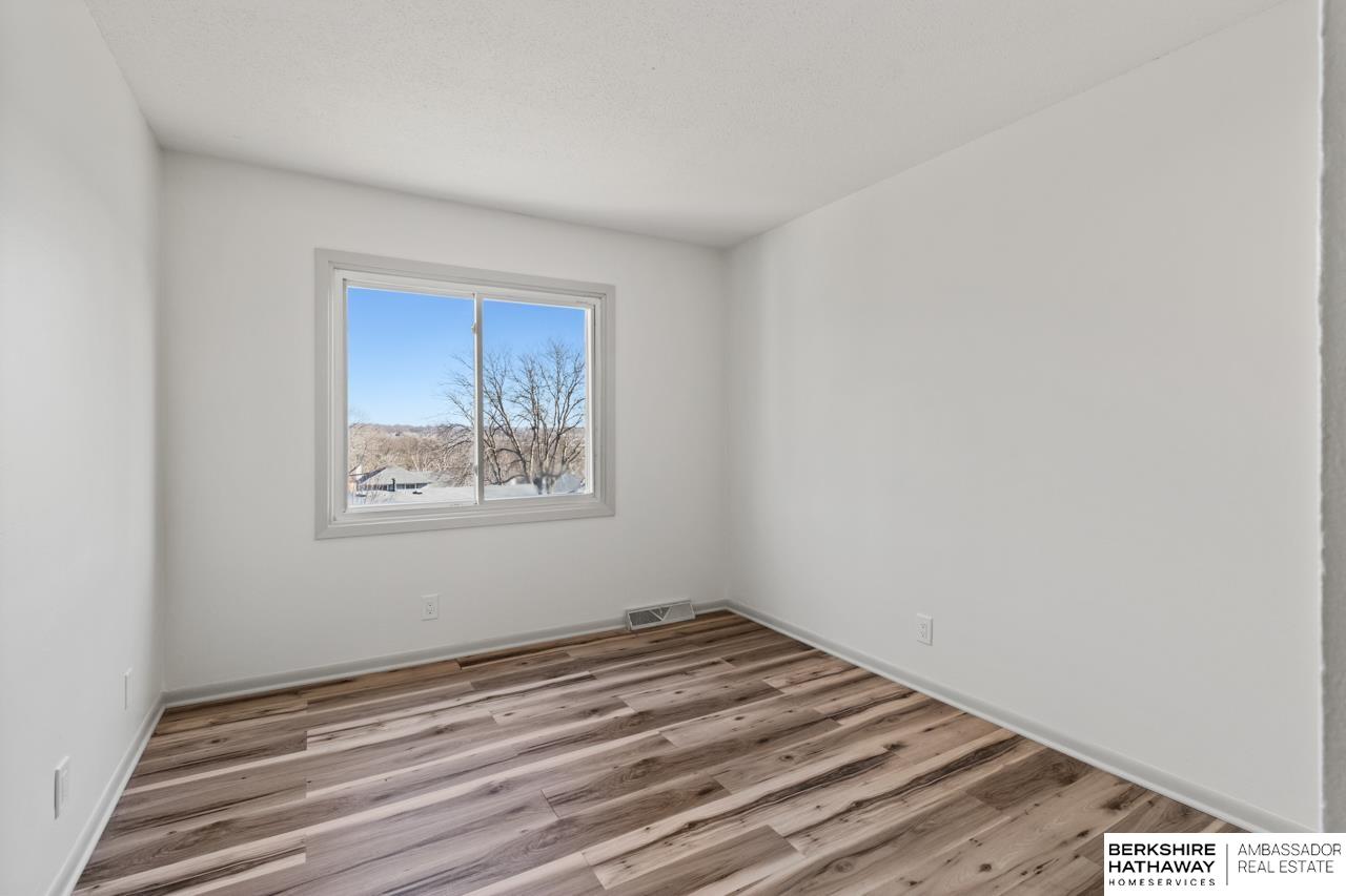 Omaha, Nebraska 68130, United States, 3 Bedrooms Bedrooms, ,2 BathroomsBathrooms,Residential,Pending,214926