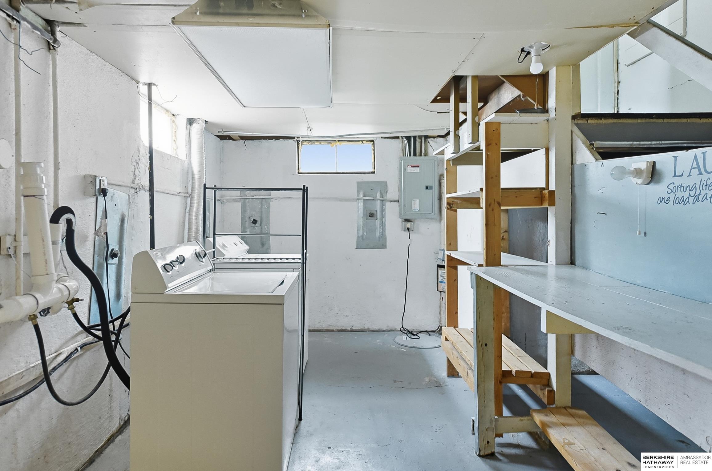 Omaha, Nebraska 68106, United States, 2 Bedrooms Bedrooms, ,1 BathroomBathrooms,Residential,Pending,216258