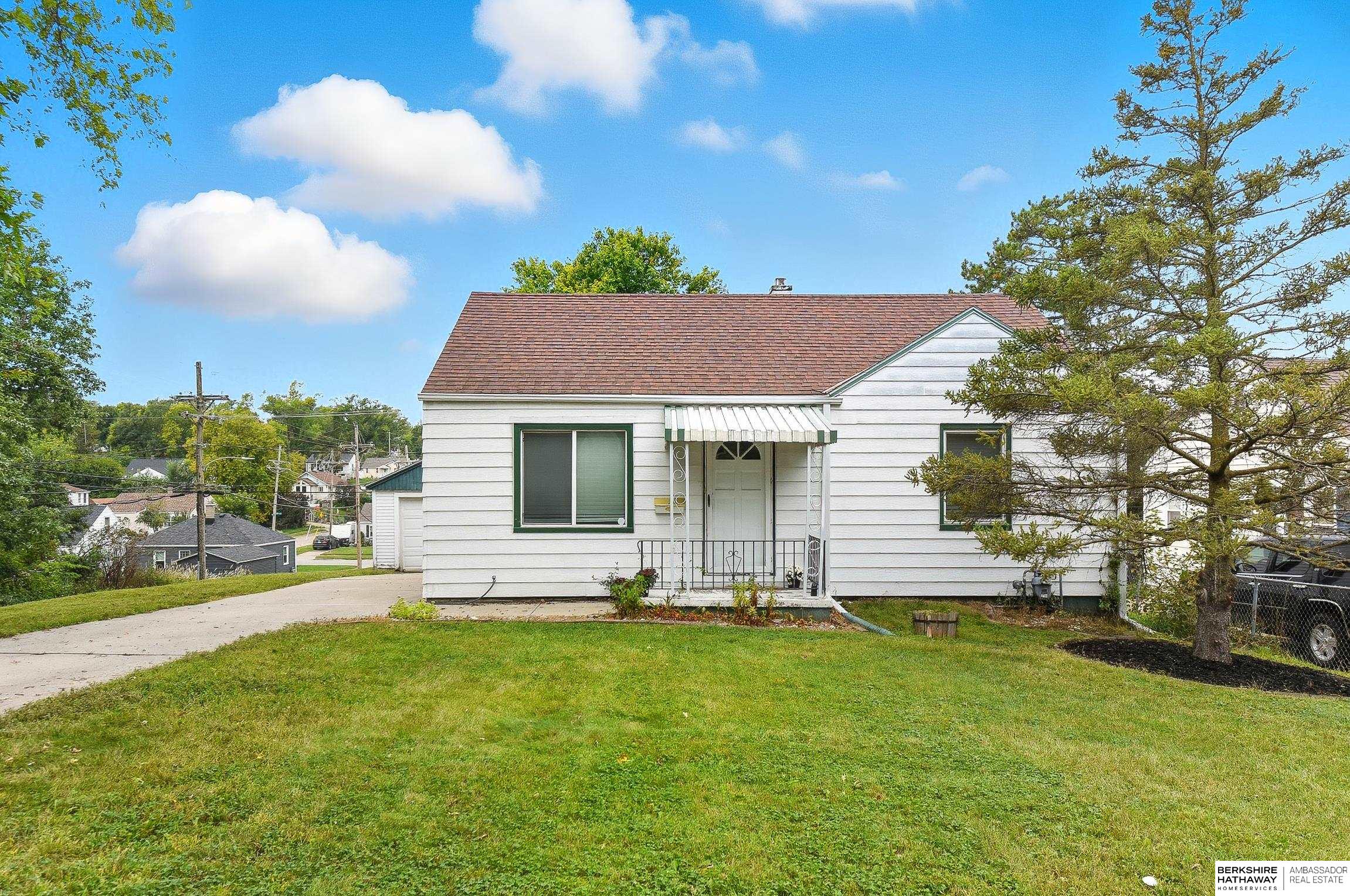 Omaha, Nebraska 68106, United States, 2 Bedrooms Bedrooms, ,1 BathroomBathrooms,Residential,Pending,216258