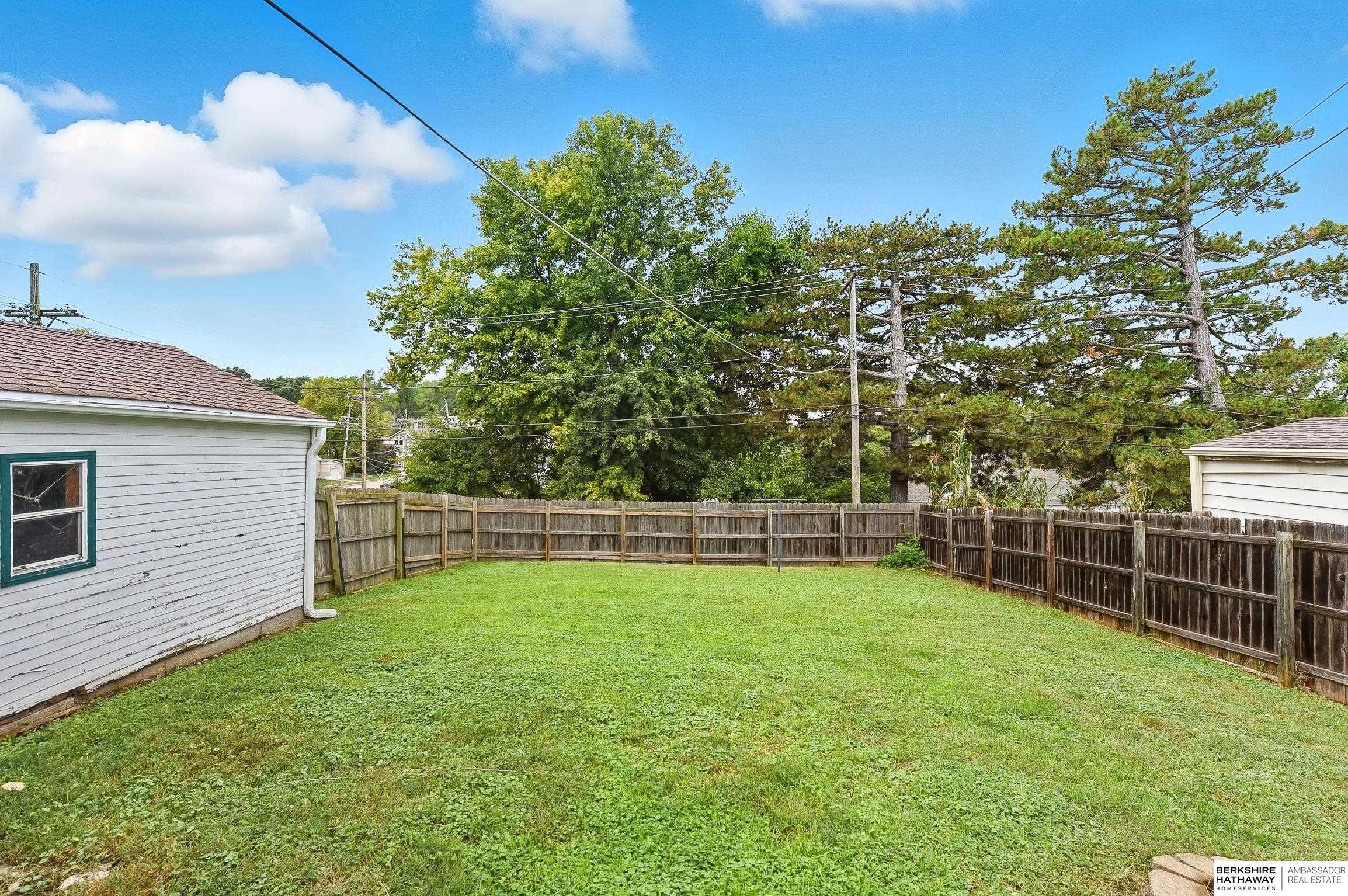 Omaha, Nebraska 68106, United States, 2 Bedrooms Bedrooms, ,1 BathroomBathrooms,Residential,Pending,216258