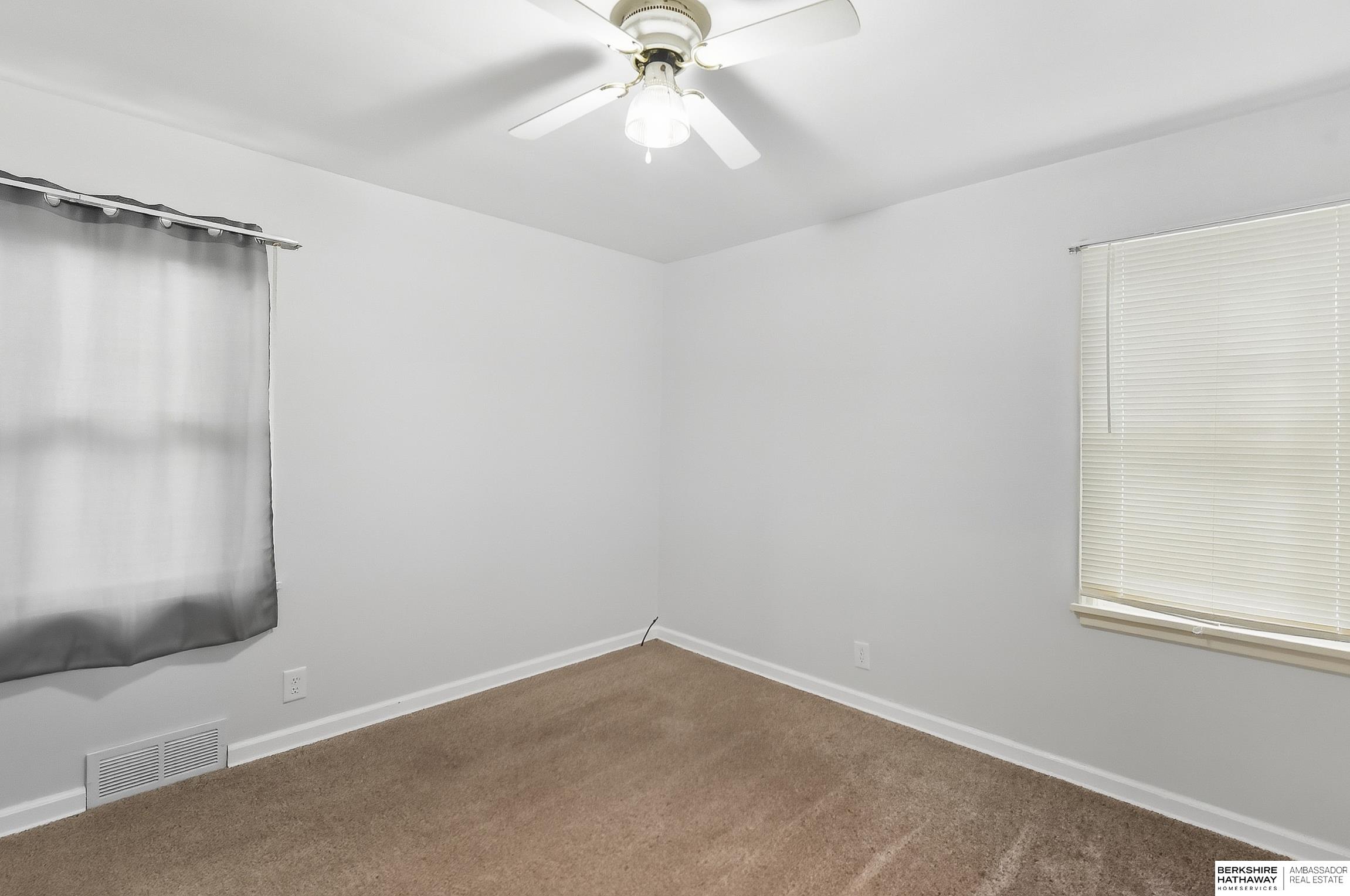 Omaha, Nebraska 68106, United States, 2 Bedrooms Bedrooms, ,1 BathroomBathrooms,Residential,Pending,216258