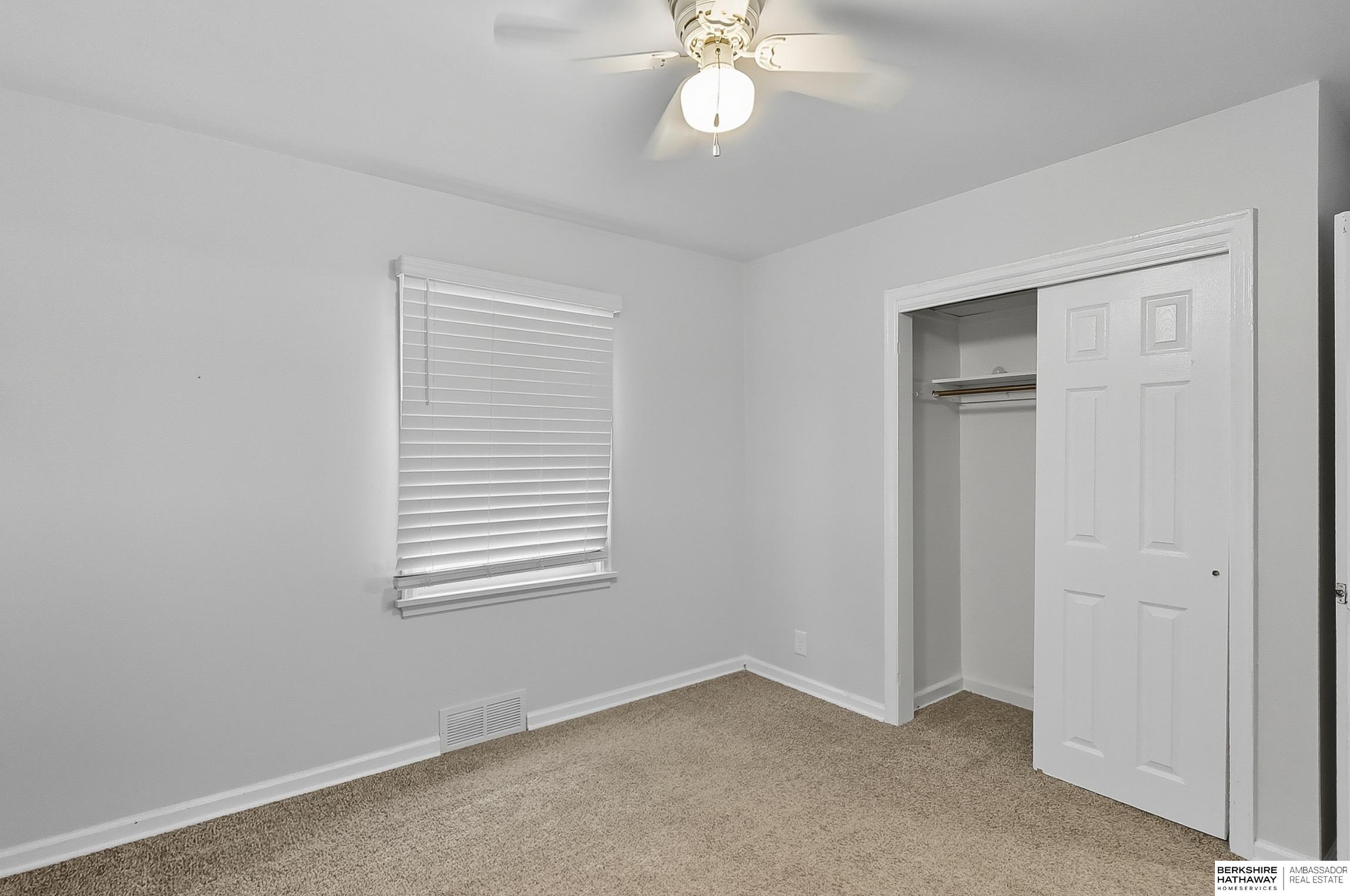 Omaha, Nebraska 68106, United States, 2 Bedrooms Bedrooms, ,1 BathroomBathrooms,Residential,Pending,216258