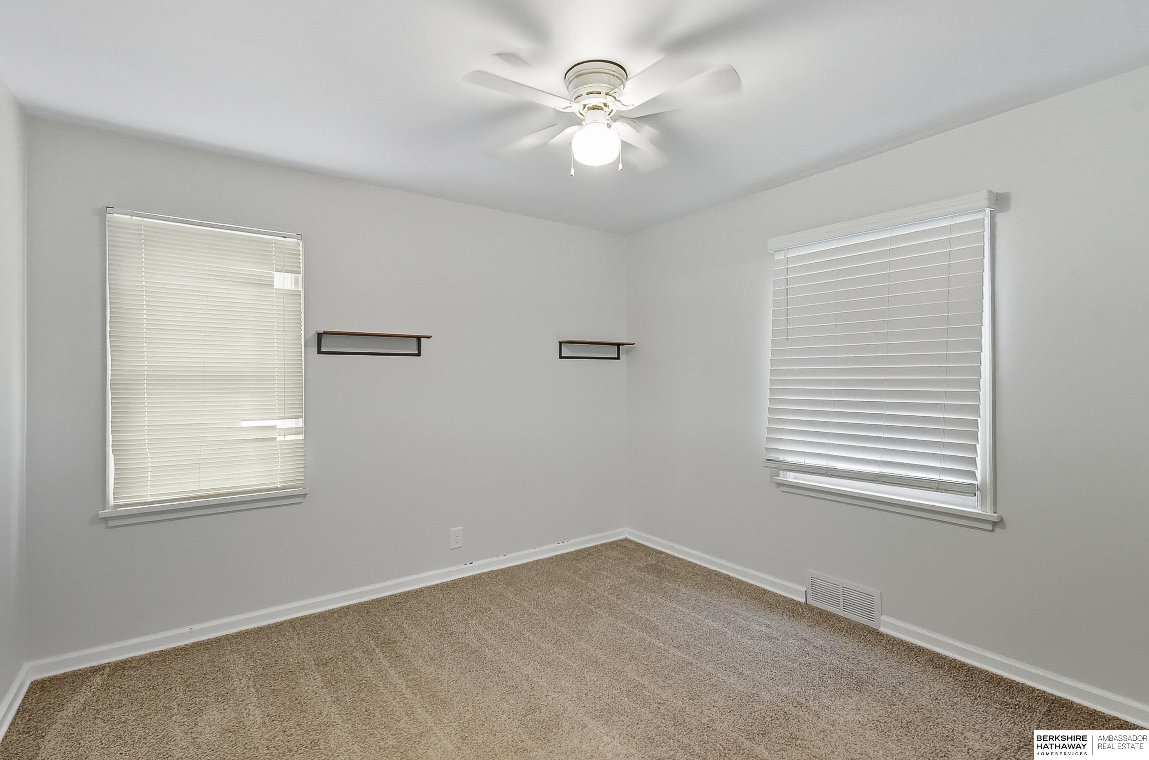 Omaha, Nebraska 68106, United States, 2 Bedrooms Bedrooms, ,1 BathroomBathrooms,Residential,Pending,216258