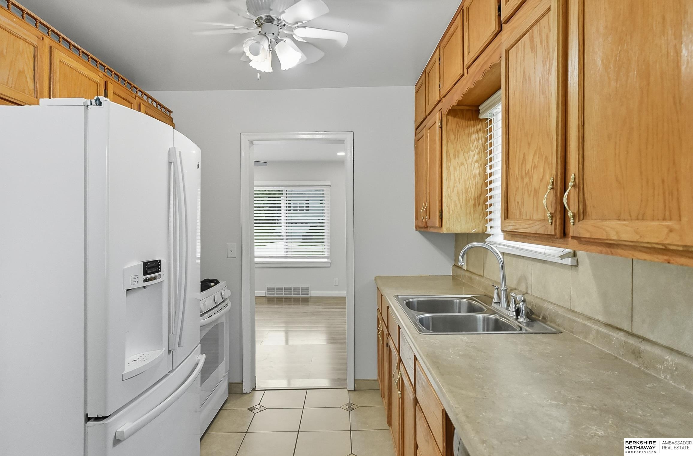 Omaha, Nebraska 68106, United States, 2 Bedrooms Bedrooms, ,1 BathroomBathrooms,Residential,Pending,216258