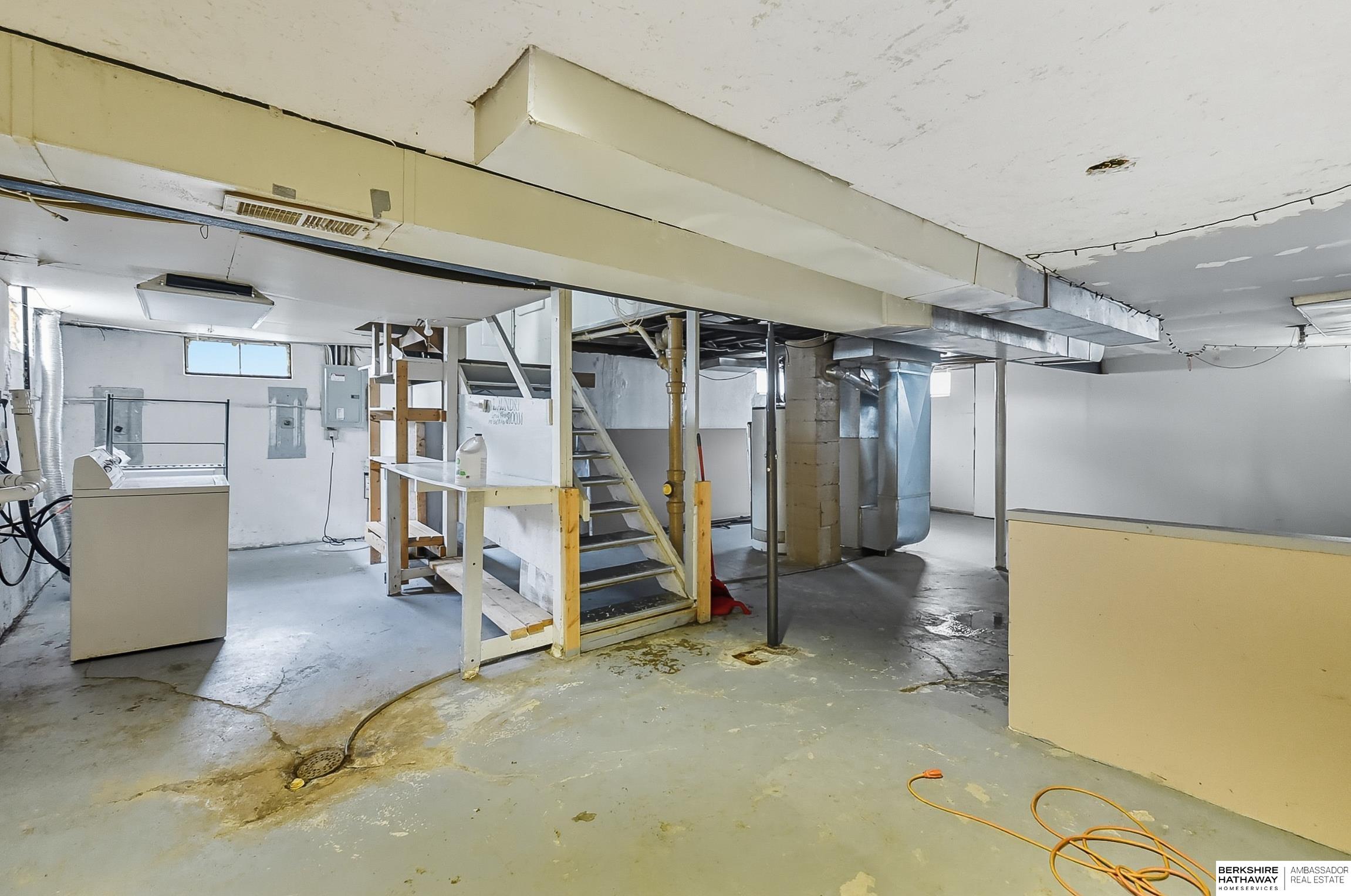 Omaha, Nebraska 68106, United States, 2 Bedrooms Bedrooms, ,1 BathroomBathrooms,Residential,Pending,216258