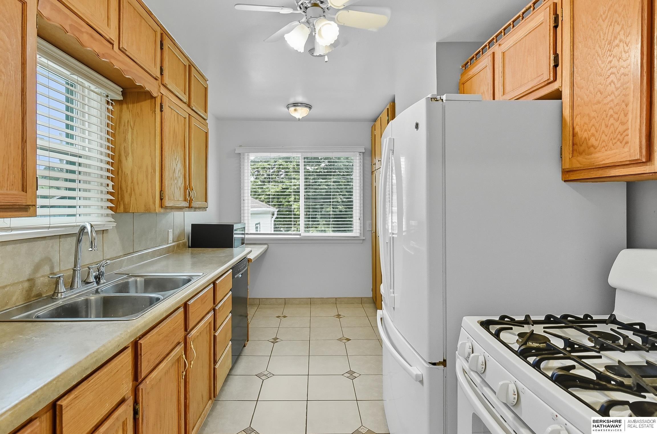 Omaha, Nebraska 68106, United States, 2 Bedrooms Bedrooms, ,1 BathroomBathrooms,Residential,Pending,216258