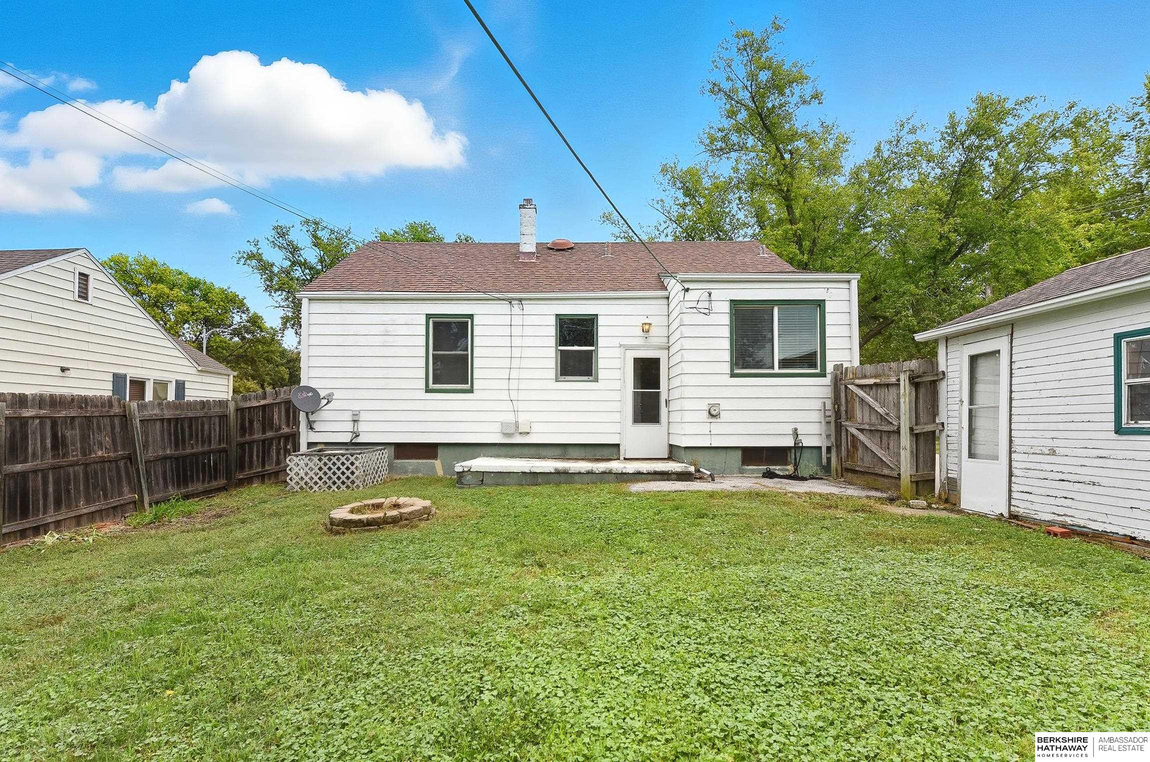 Omaha, Nebraska 68106, United States, 2 Bedrooms Bedrooms, ,1 BathroomBathrooms,Residential,Pending,216258