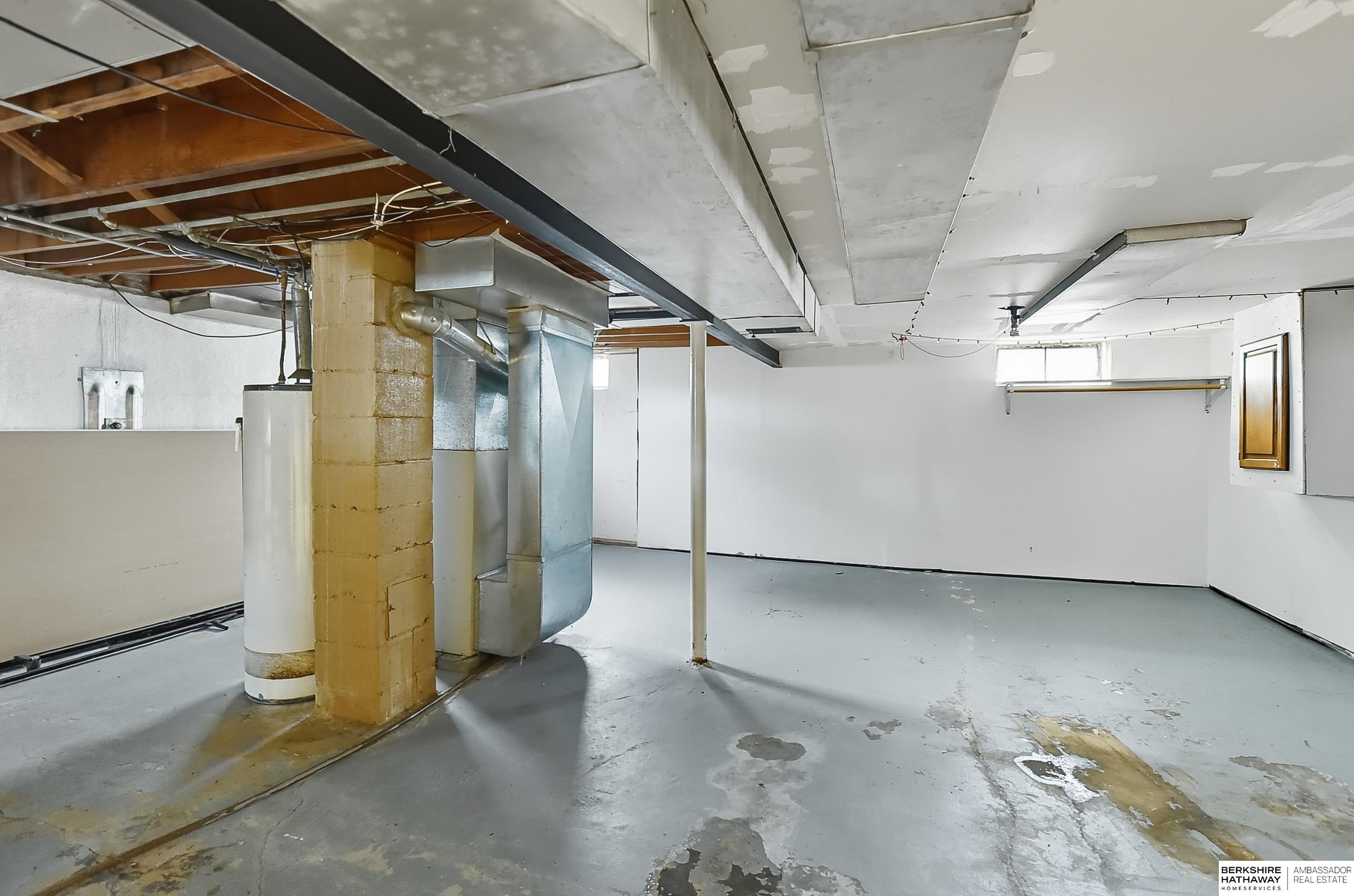 Omaha, Nebraska 68106, United States, 2 Bedrooms Bedrooms, ,1 BathroomBathrooms,Residential,Pending,216258