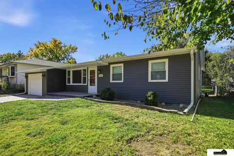 Photo of 5831 Queens Drive, Lincoln, NE 68516 (MLS # 22533910)
