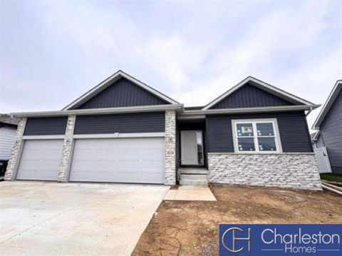 Photo of 5504 Leawood Circle, Papillion, NE 68133 (MLS # 22610605)