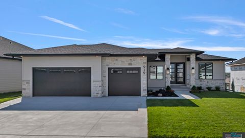 Photo of 919 N 106th Street, Lincoln, NE 68527 (MLS # 22527749)