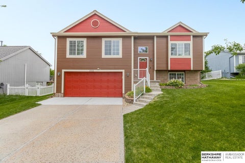 Photo of 2506 Hogantown Drive, Bellevue, NE 68123 (MLS # 22615799)