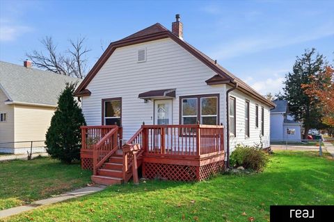 Photo of 2555 Avenue C Avenue, Council Bluffs, IA 51501 (MLS # 22534335)