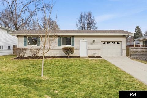Photo of 12216 Bel Drive, Omaha, NE 68144 (MLS # 22601698)