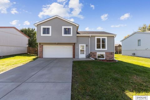 Photo of 1203 Rawhide Road, Papillion, NE 68046 (MLS # 22529359)