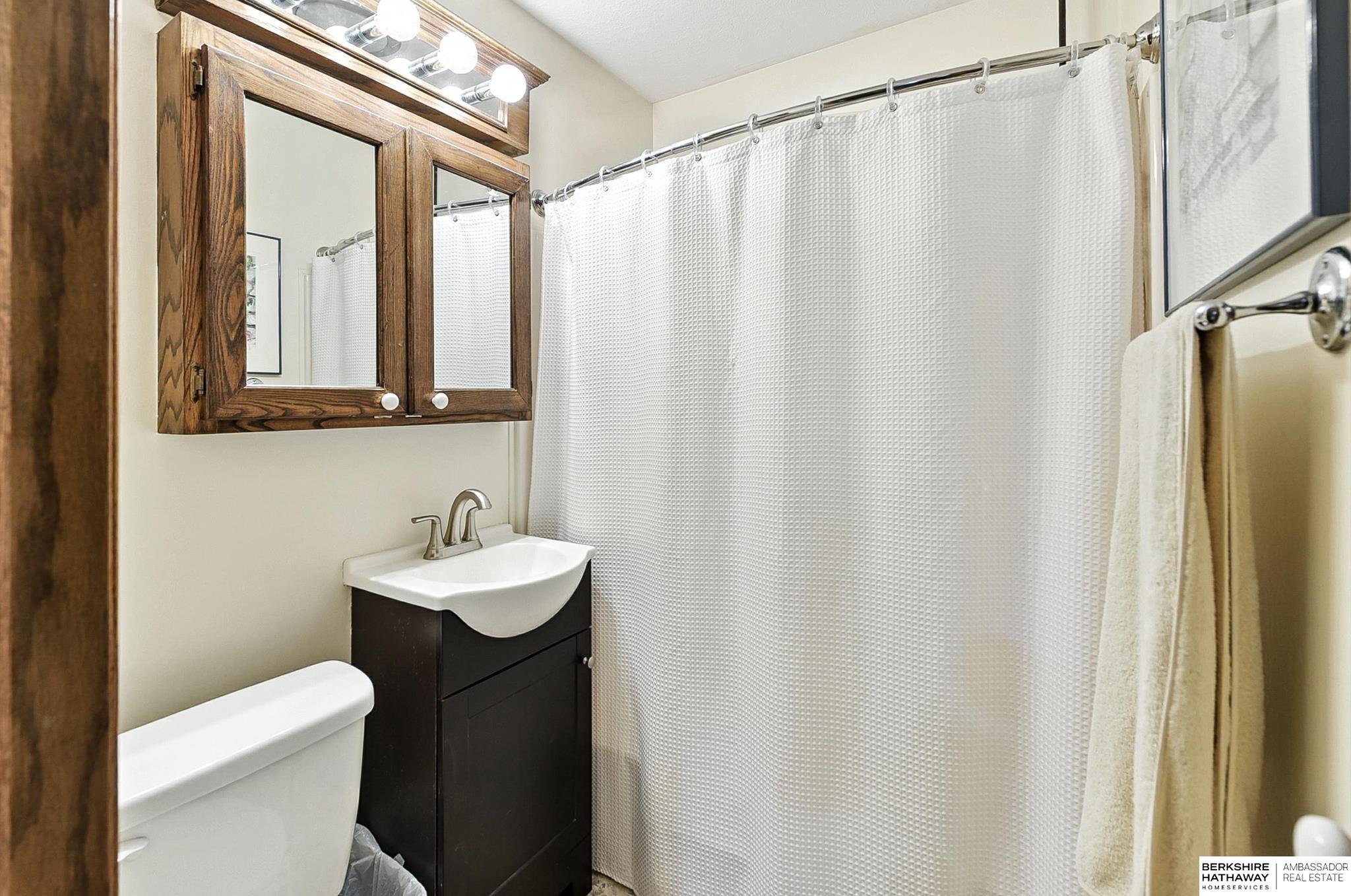 Omaha, Nebraska 68132, United States, 3 Bedrooms Bedrooms, ,1 BathroomBathrooms,Residential,Active,221906