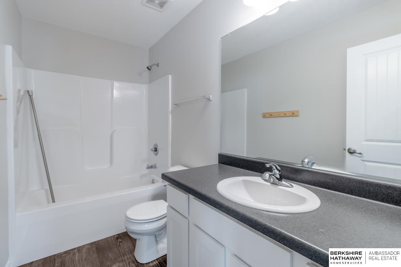 Bennington, Nebraska 68007, United States, 4 Bedrooms Bedrooms, ,3 BathroomsBathrooms,Residential,Active,249394