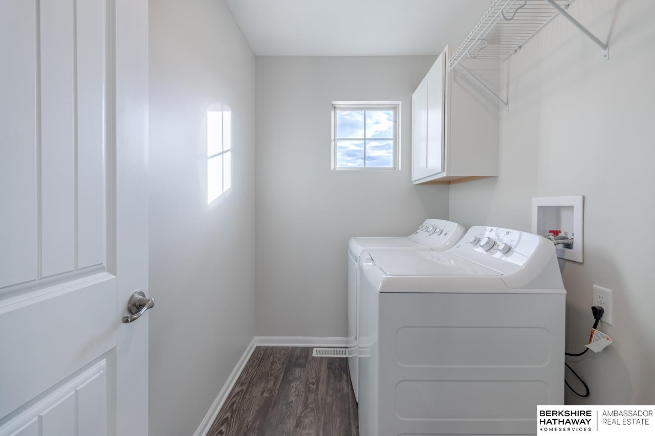 Bennington, Nebraska 68007, United States, 4 Bedrooms Bedrooms, ,3 BathroomsBathrooms,Residential,Active,249394