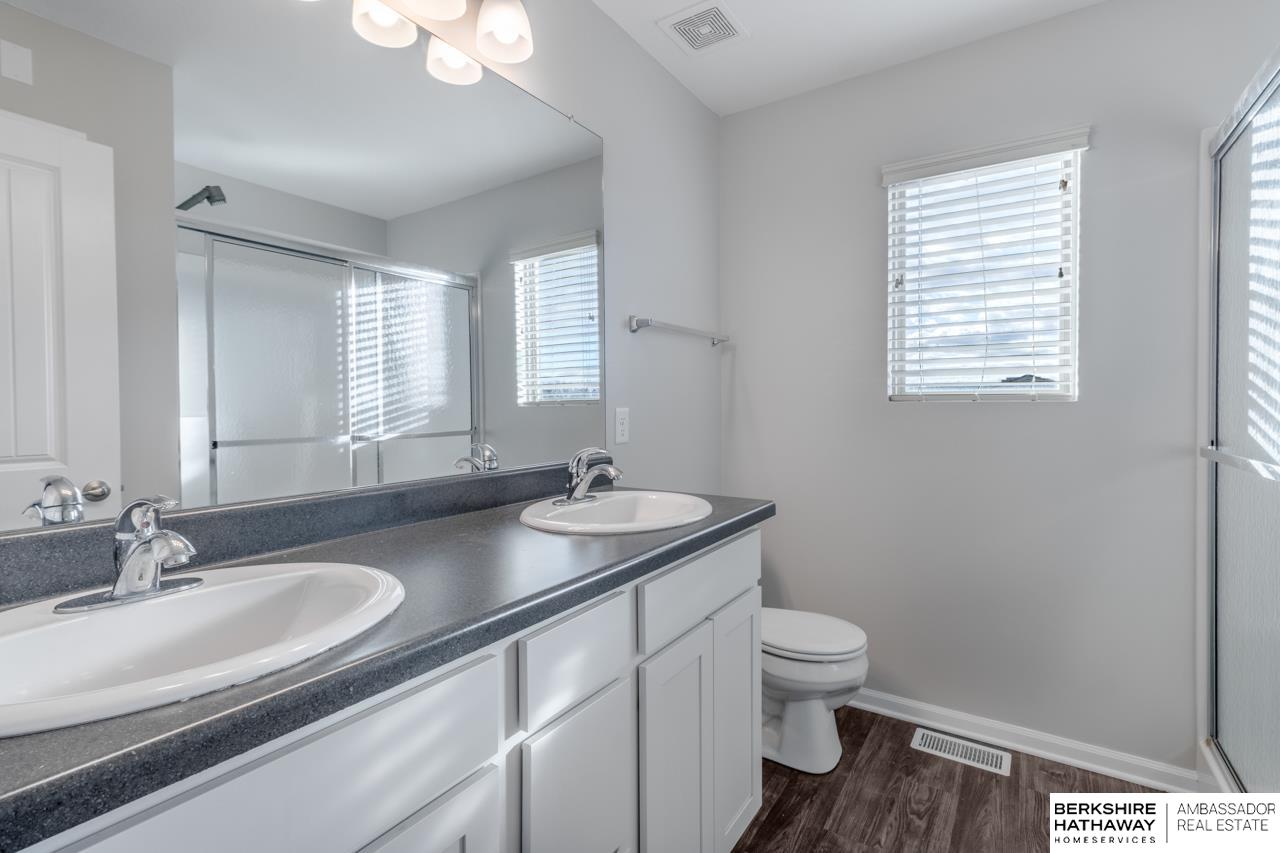 Bennington, Nebraska 68007, United States, 4 Bedrooms Bedrooms, ,3 BathroomsBathrooms,Residential,Active,249394