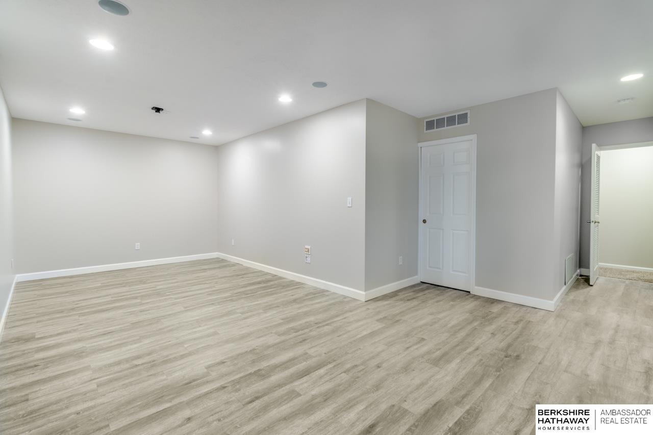 Bennington, Nebraska 68007, United States, 4 Bedrooms Bedrooms, ,3 BathroomsBathrooms,Residential,Active,249394