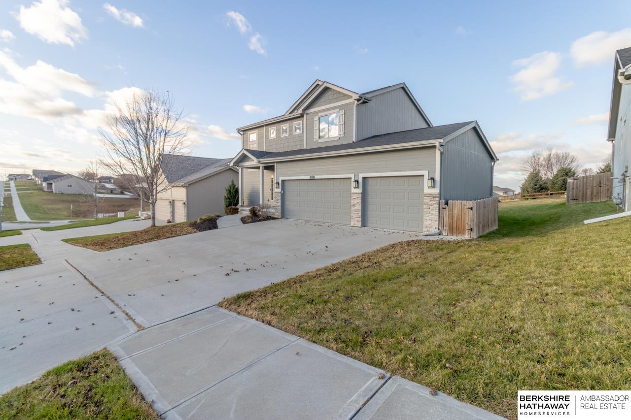 Bennington, Nebraska 68007, United States, 4 Bedrooms Bedrooms, ,3 BathroomsBathrooms,Residential,Active,249394