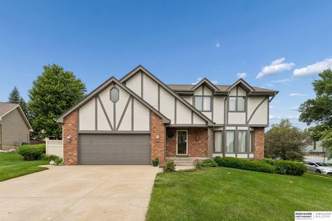 Photo of 603 Dearborn Circle, Papillion, NE 68046 (MLS # 22615127)