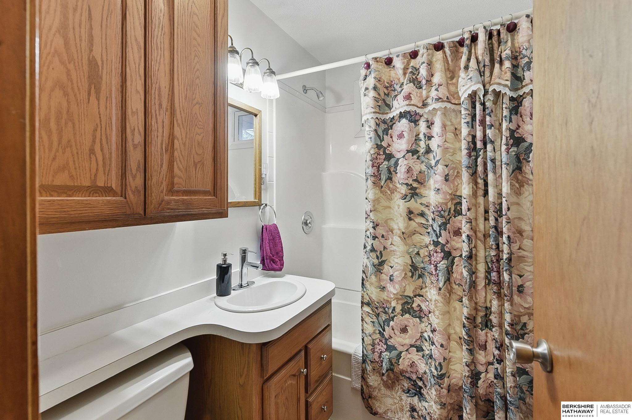 Council Bluffs, Iowa 51501, United States, 3 Bedrooms Bedrooms, ,2 BathroomsBathrooms,Residential,Pending,143042