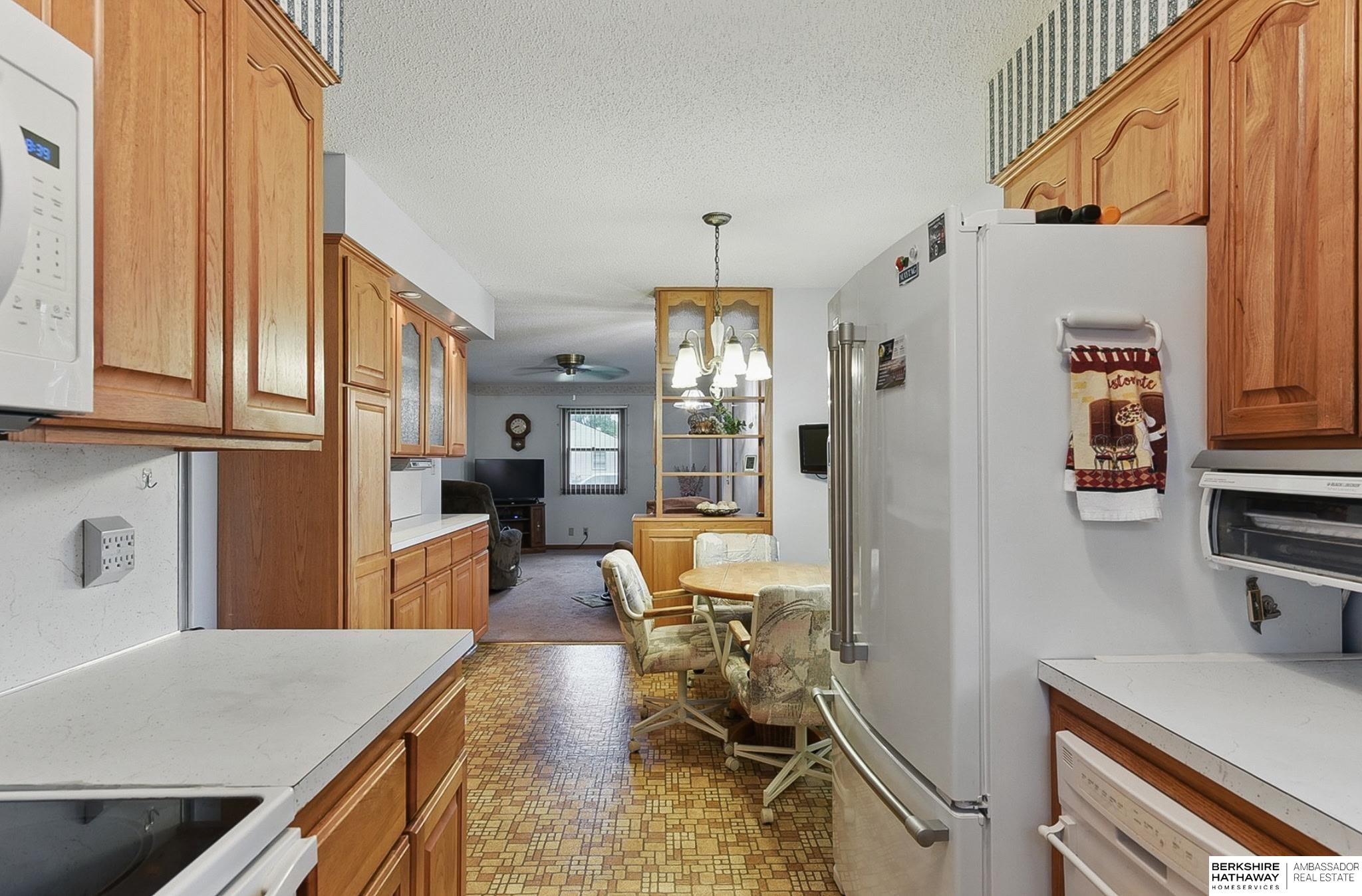 Council Bluffs, Iowa 51501, United States, 3 Bedrooms Bedrooms, ,2 BathroomsBathrooms,Residential,Pending,143042