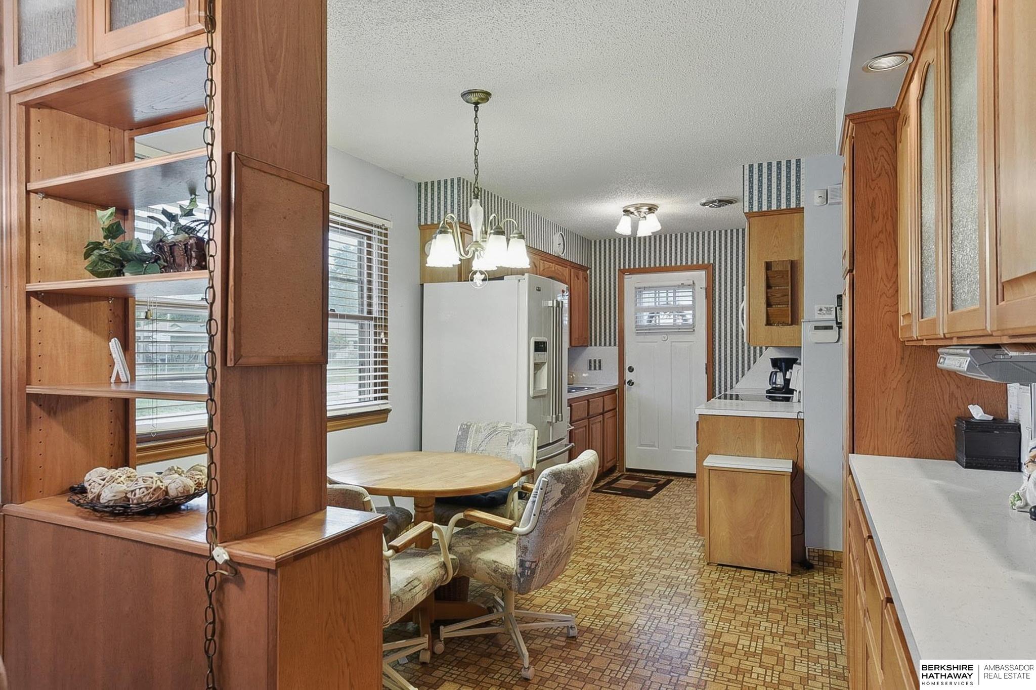 Council Bluffs, Iowa 51501, United States, 3 Bedrooms Bedrooms, ,2 BathroomsBathrooms,Residential,Pending,143042