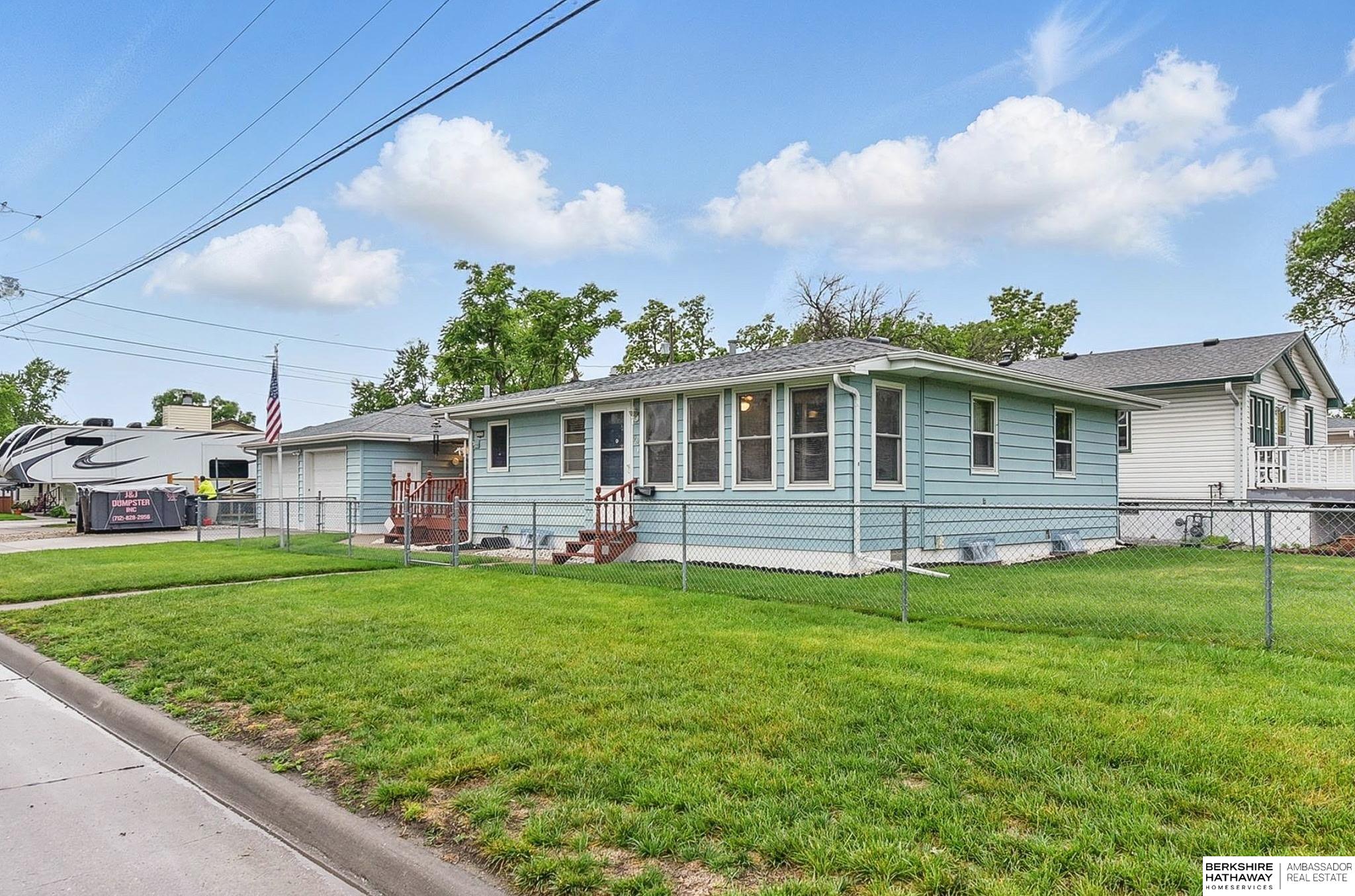 Council Bluffs, Iowa 51501, United States, 3 Bedrooms Bedrooms, ,2 BathroomsBathrooms,Residential,Pending,143042