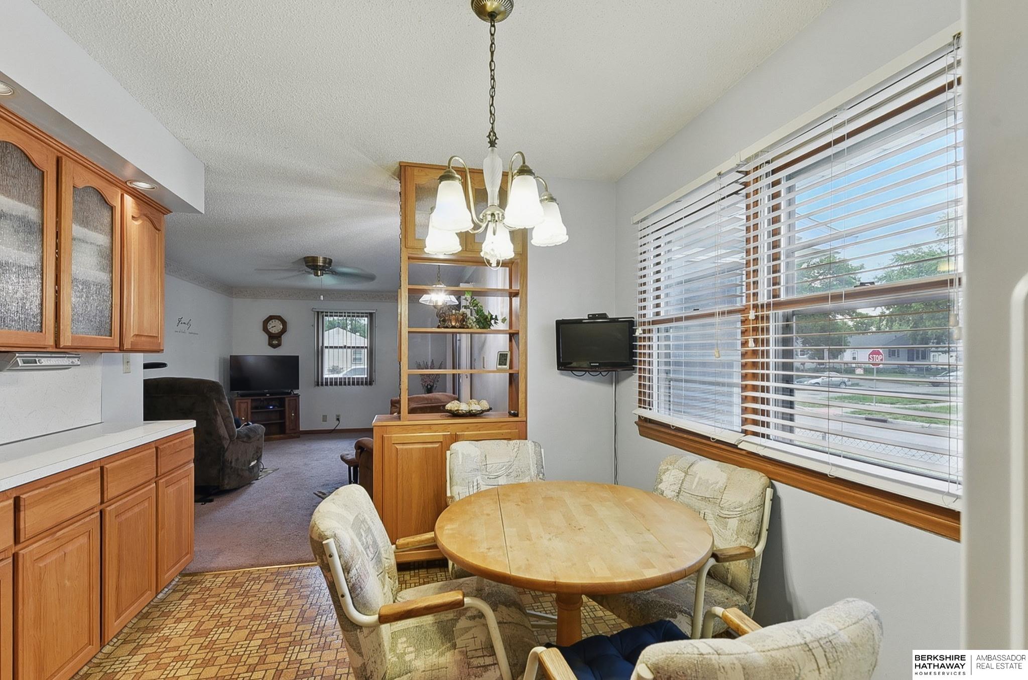 Council Bluffs, Iowa 51501, United States, 3 Bedrooms Bedrooms, ,2 BathroomsBathrooms,Residential,Pending,143042