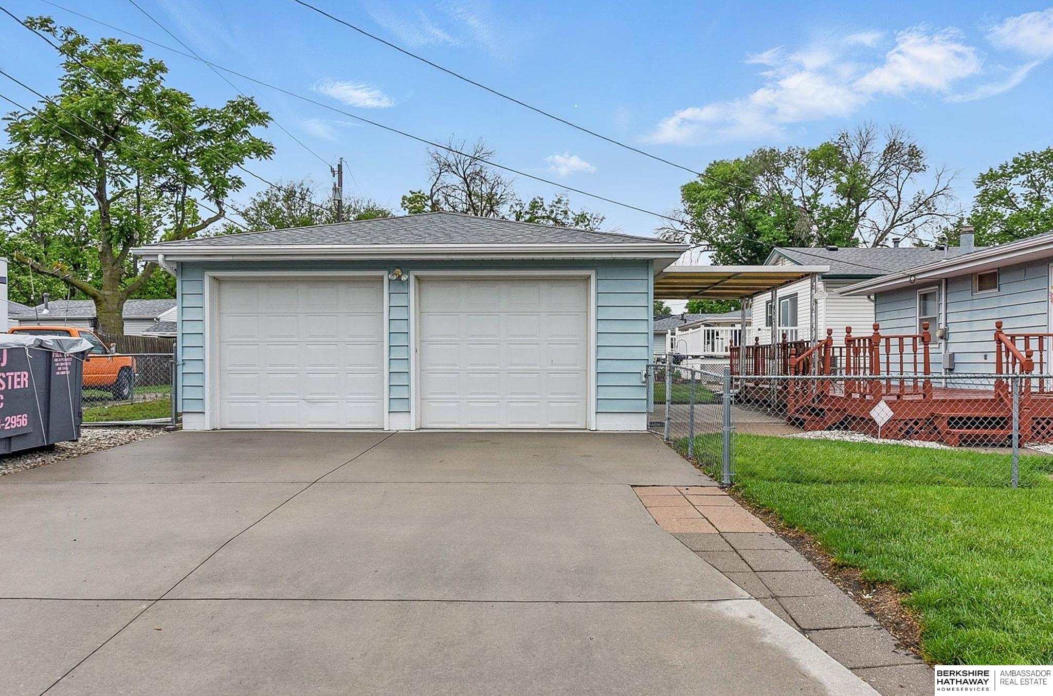 Council Bluffs, Iowa 51501, United States, 3 Bedrooms Bedrooms, ,2 BathroomsBathrooms,Residential,Pending,143042