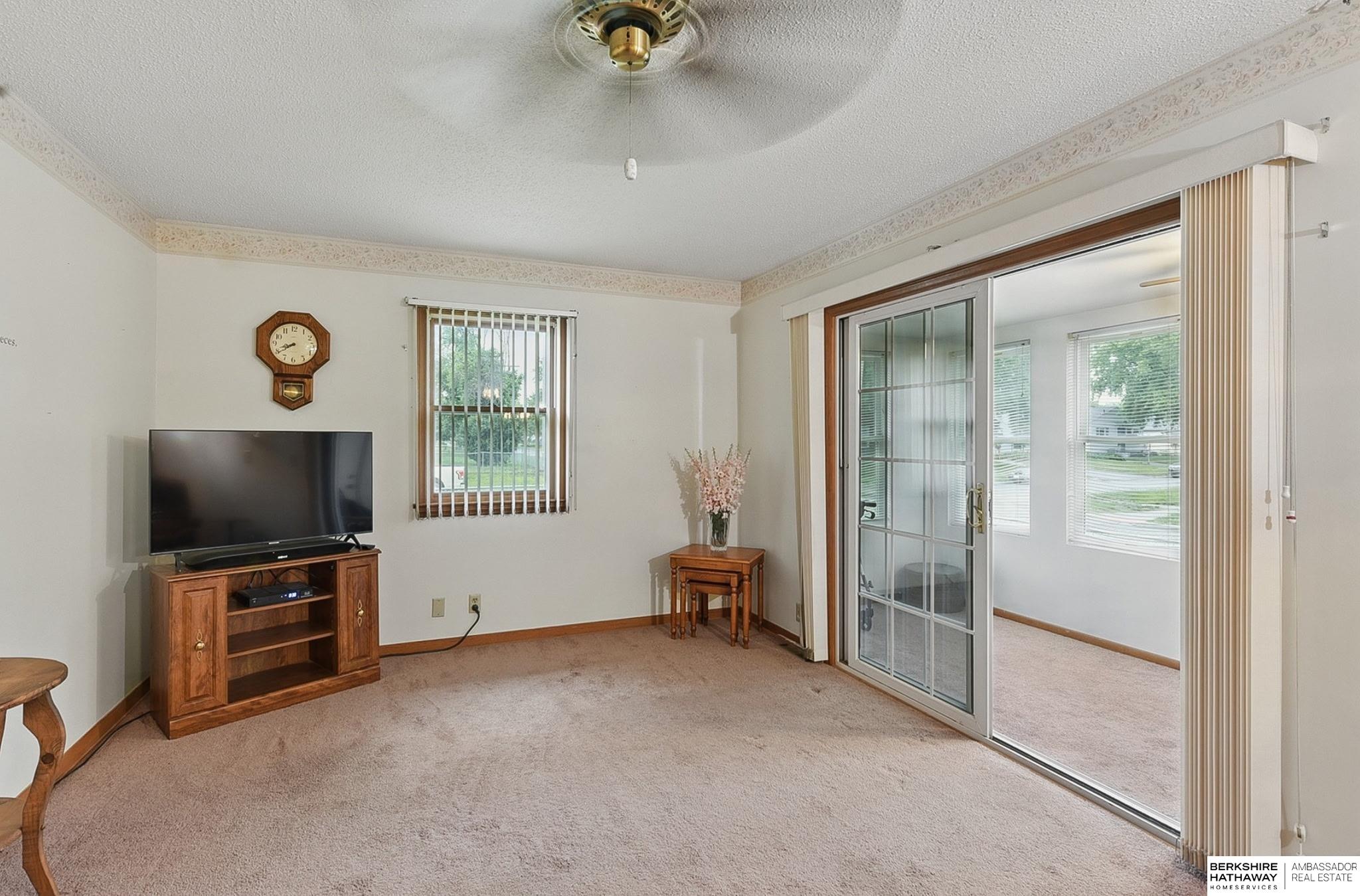 Council Bluffs, Iowa 51501, United States, 3 Bedrooms Bedrooms, ,2 BathroomsBathrooms,Residential,Pending,143042