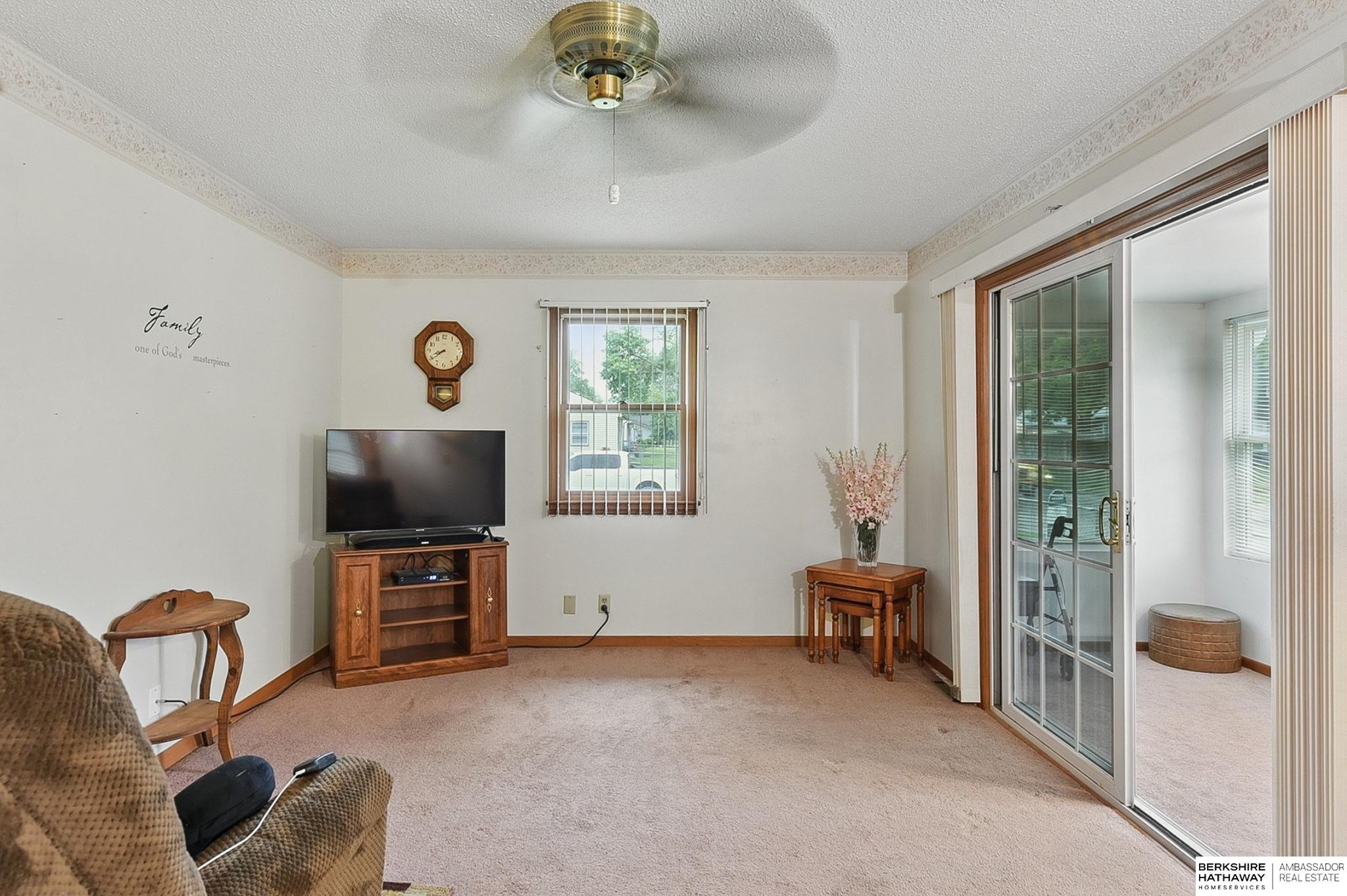 Council Bluffs, Iowa 51501, United States, 3 Bedrooms Bedrooms, ,2 BathroomsBathrooms,Residential,Pending,143042