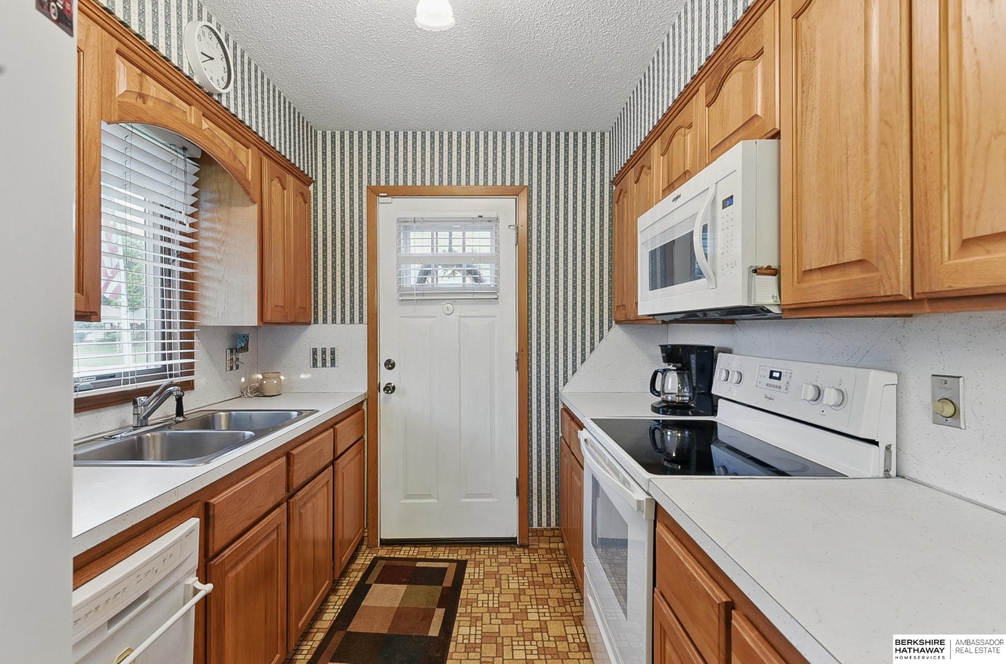 Council Bluffs, Iowa 51501, United States, 3 Bedrooms Bedrooms, ,2 BathroomsBathrooms,Residential,Pending,143042