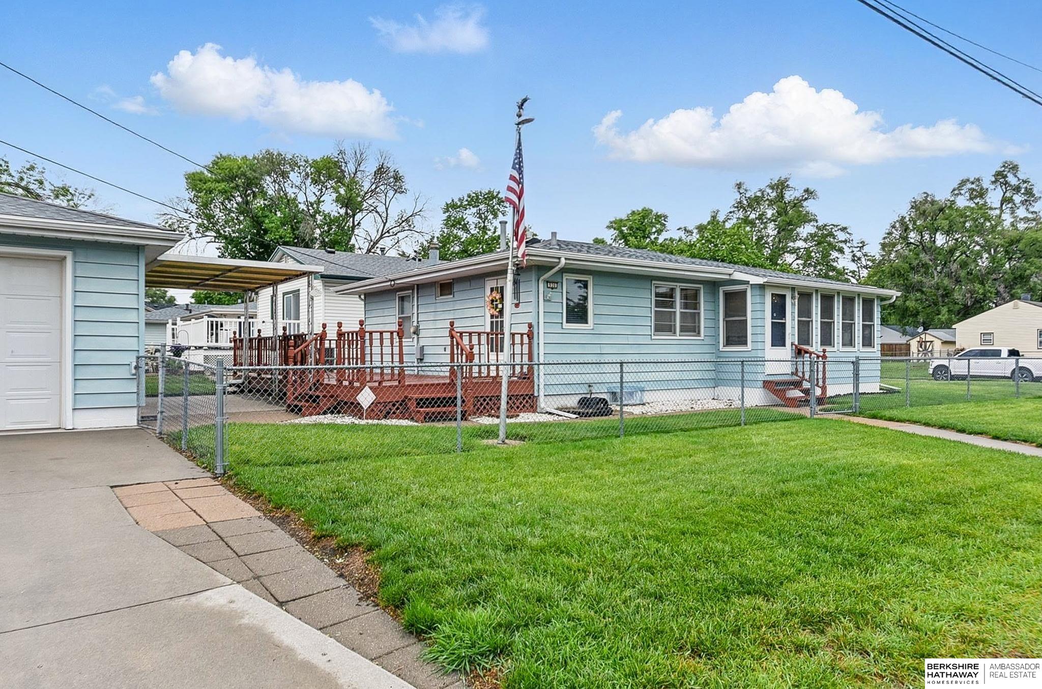 Council Bluffs, Iowa 51501, United States, 3 Bedrooms Bedrooms, ,2 BathroomsBathrooms,Residential,Pending,143042