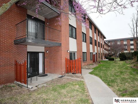 Photo of 1540 Cotner Boulevard #B118, Lincoln, NE 68505 (MLS # 22609356)