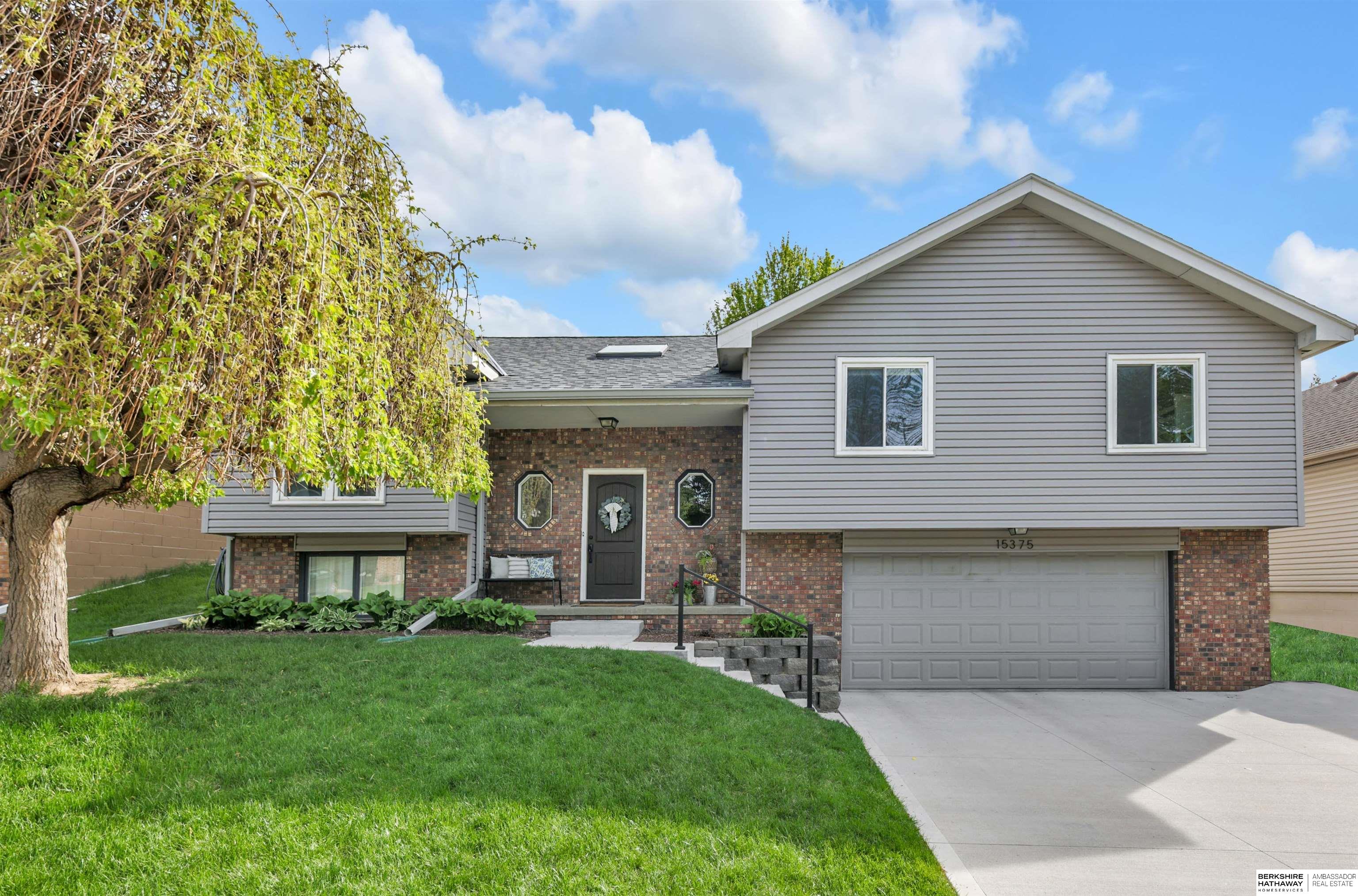 Omaha, Nebraska 68154, United States, 4 Bedrooms Bedrooms, ,2 BathroomsBathrooms,Residential,Pending,126081