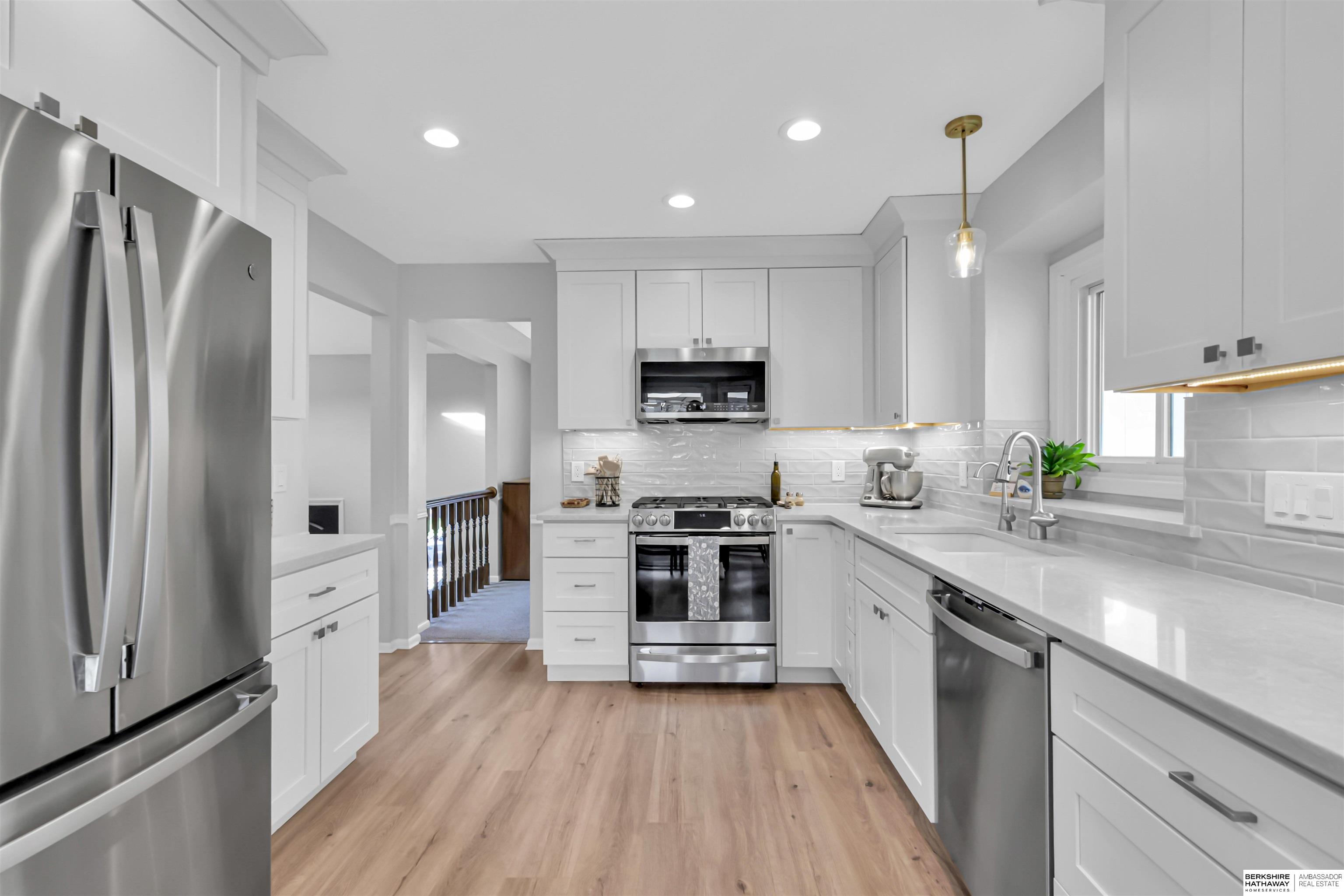 Omaha, Nebraska 68154, United States, 4 Bedrooms Bedrooms, ,2 BathroomsBathrooms,Residential,Pending,126081