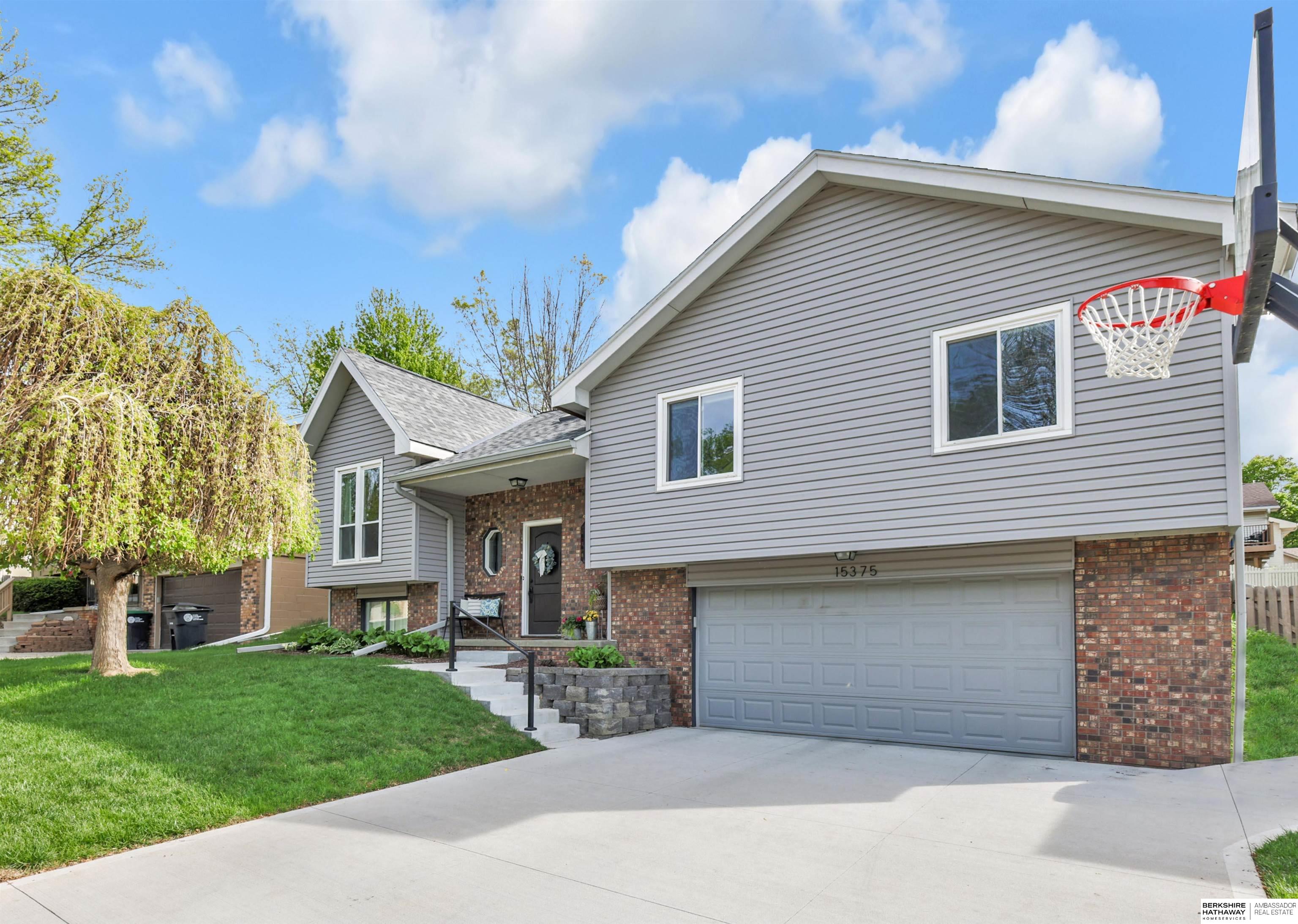 Omaha, Nebraska 68154, United States, 4 Bedrooms Bedrooms, ,2 BathroomsBathrooms,Residential,Pending,126081