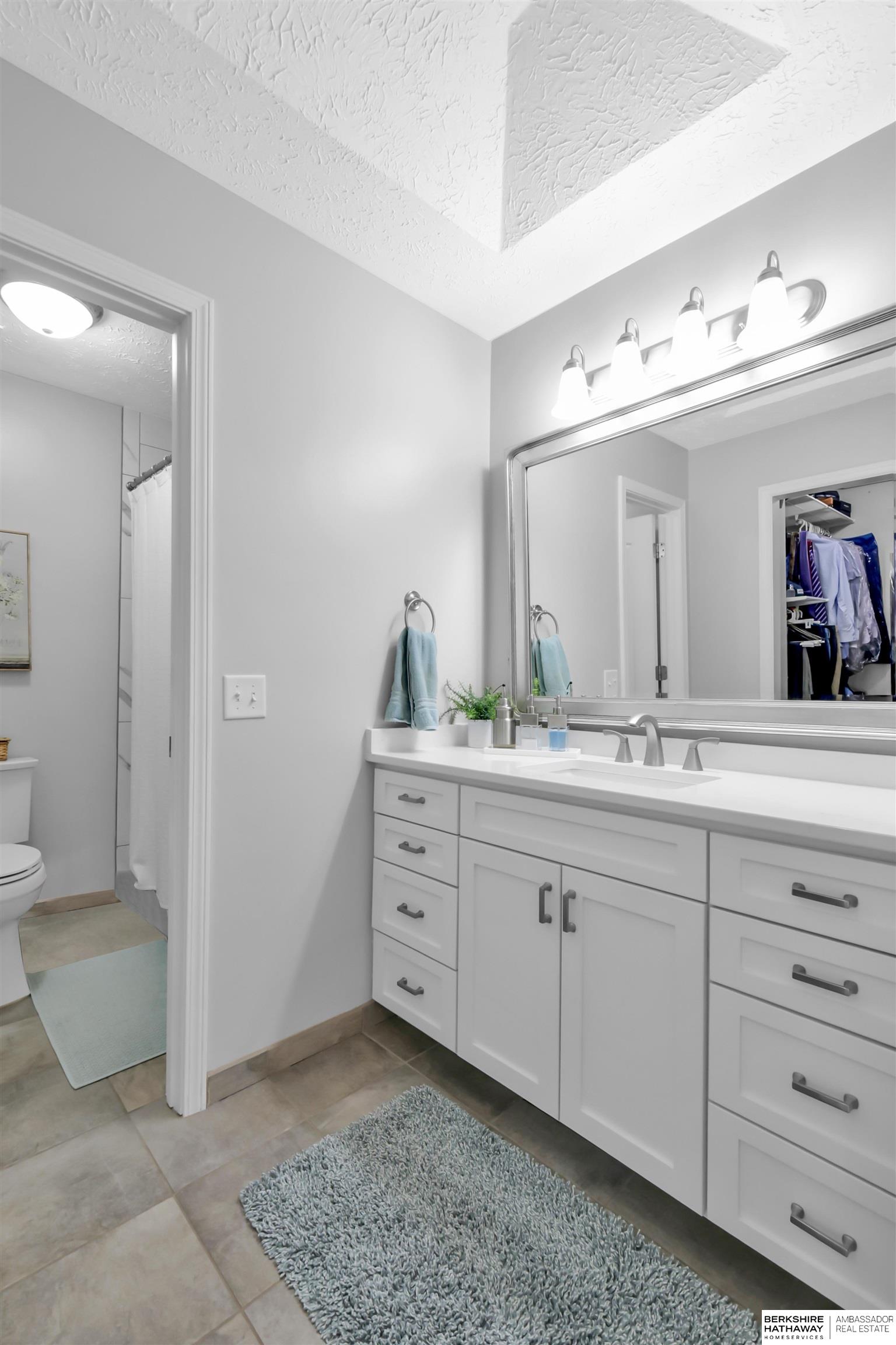 Omaha, Nebraska 68154, United States, 4 Bedrooms Bedrooms, ,2 BathroomsBathrooms,Residential,Pending,126081